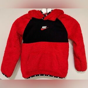 Nike hoodie plush pullover long sleeves in color block black & red Size 4-5